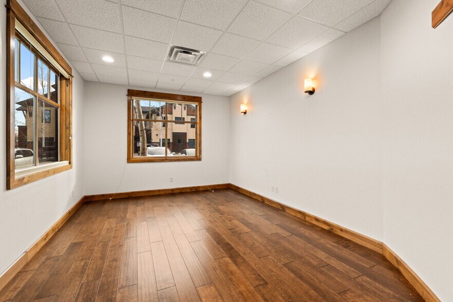 More Photos Of 1940 W Dickerson St, Bozeman Office For Sale