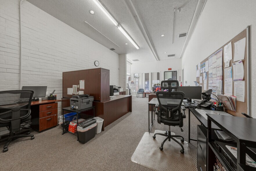 More Photos Of 14420 Lakeshore Dr, Clearlake Office For Sale