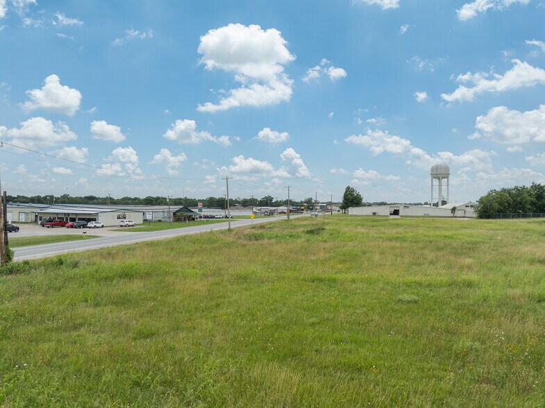 More Photos Of 2537 Center Street, Bonham Land For Sale