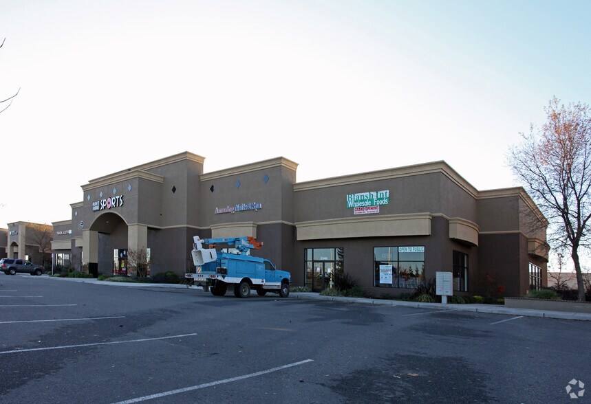 More Photos Of 2300-2340 W Monte Vista Ave, Turlock General Retail For Lease