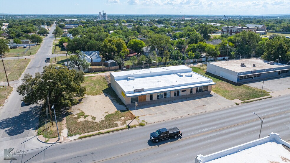 More Photos Of 817 Butternut St, Abilene Flex For Sale