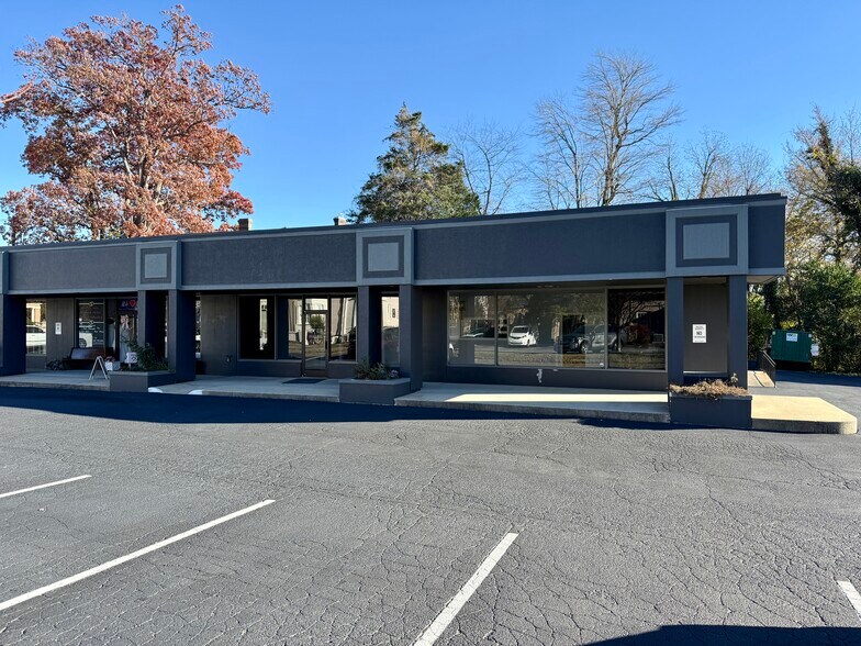 More Photos Of 1107 N Main St, High Point Storefront Retail Office For Lease