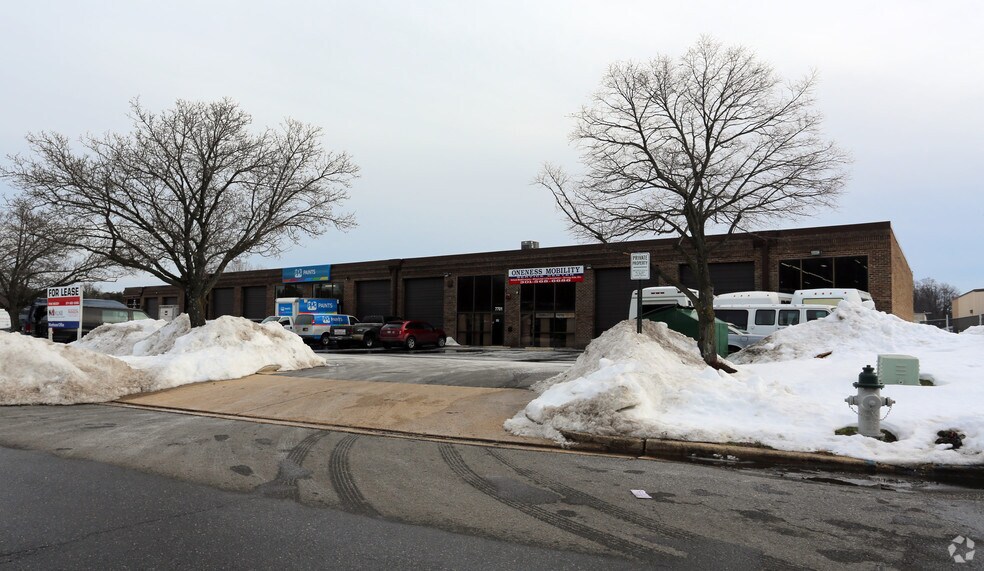 More Photos Of 7701-7717 Penn Belt Dr, Forestville Warehouse For Lease