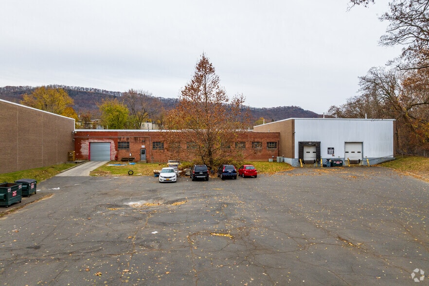 More Photos Of 152 Broadway, Haverstraw Warehouse For Lease