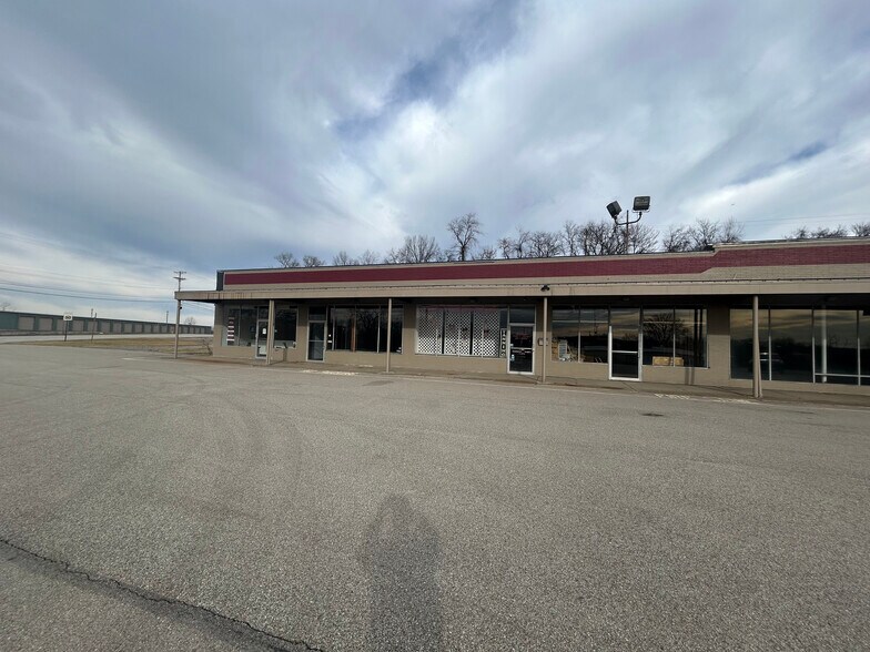 More Photos Of 1515 Washington Blvd, Mckeesport Storefront For Sale