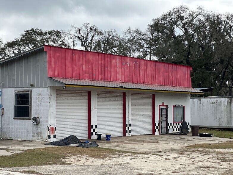 More Photos Of 18475 N US Highway 441, Reddick Auto Repair For Sale