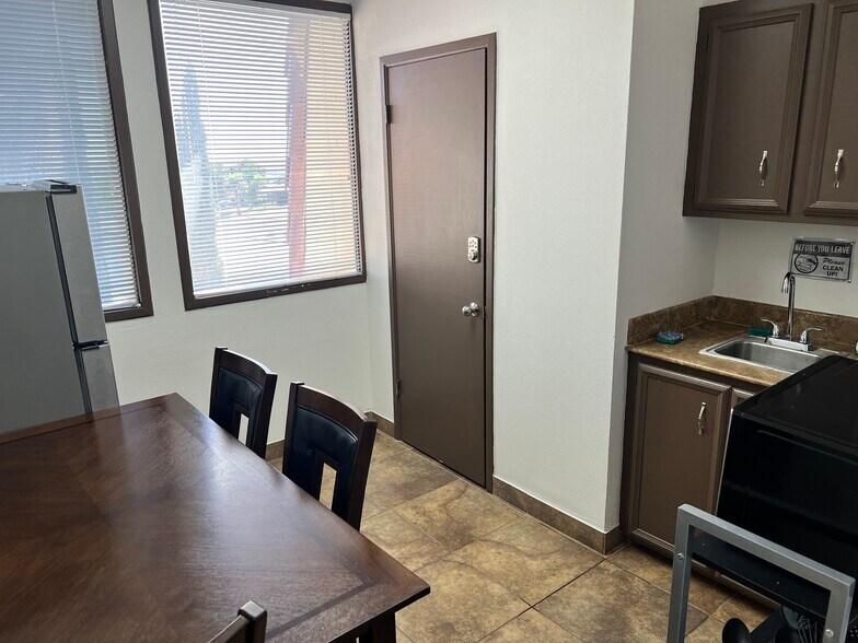 More Photos Of 220 Thunderbird Dr, El Paso Coworking Space