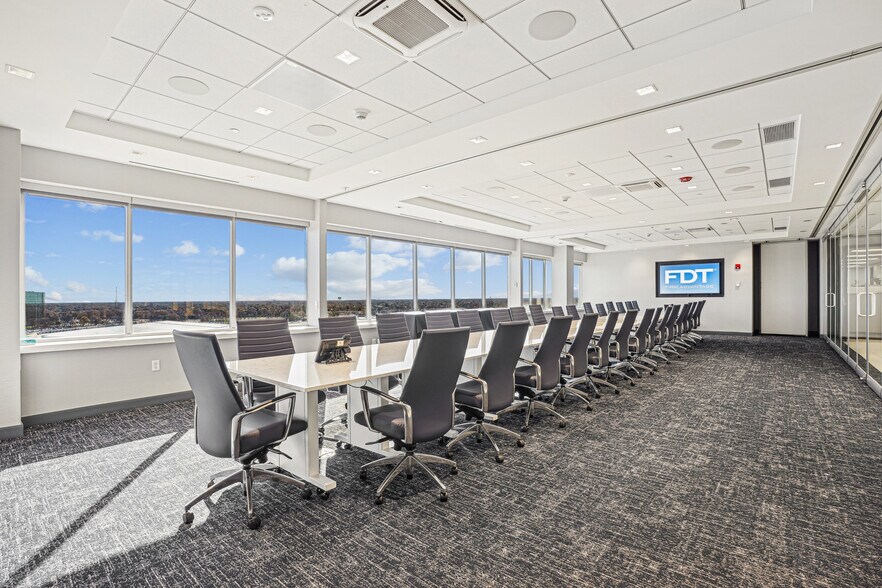 More Photos Of 333 Earle Ovington Blvd, Uniondale Office For Sale