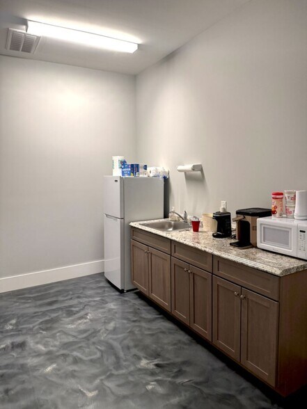 More Photos Of 1205 Southport Supply Rd SE, Bolivia General Retail For Sale