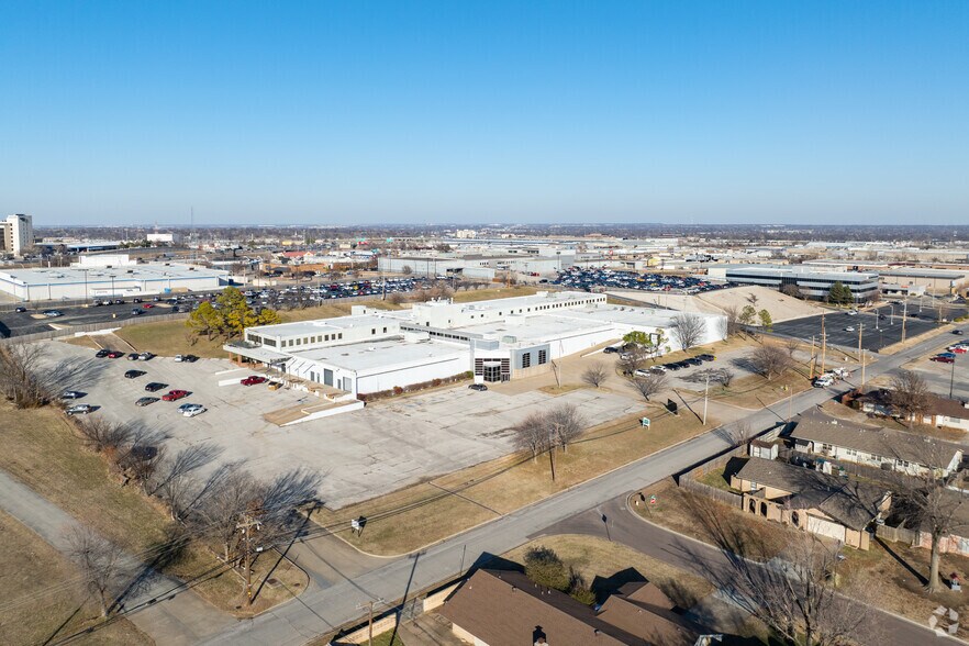 More Photos Of 6201 E 43rd St, Tulsa Manufacturing For Lease