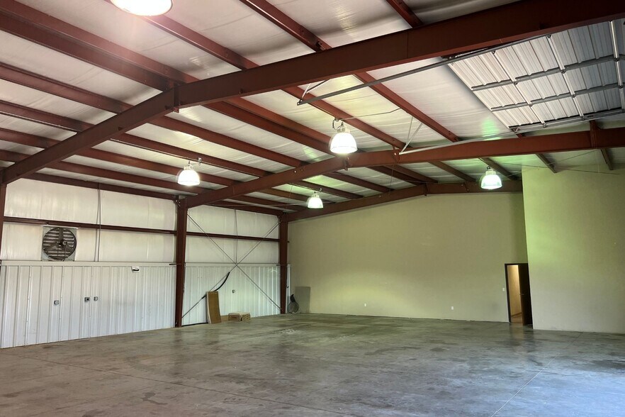 More Photos Of 2820 Global Pky, Midwest City Industrial For Sale