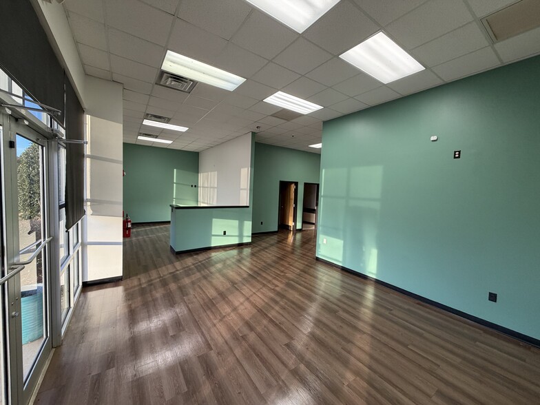 More Photos Of 440 Southport Commerce Blvd, Spartanburg Warehouse For Lease