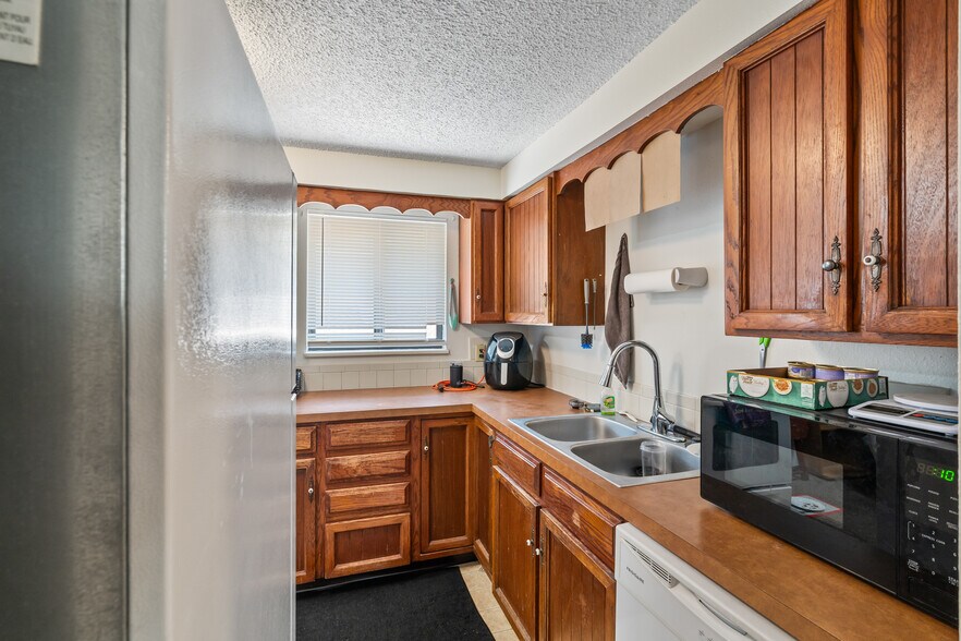 More Photos Of 1701 Warren Ave, Longmont Apartments For Sale