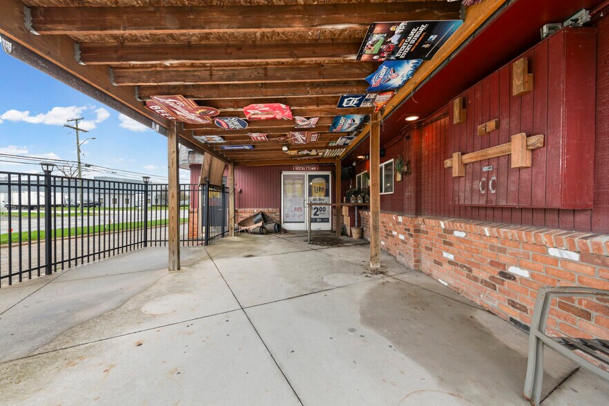 More Photos Of 1090 Rochester Rd, Troy Restaurant For Sale