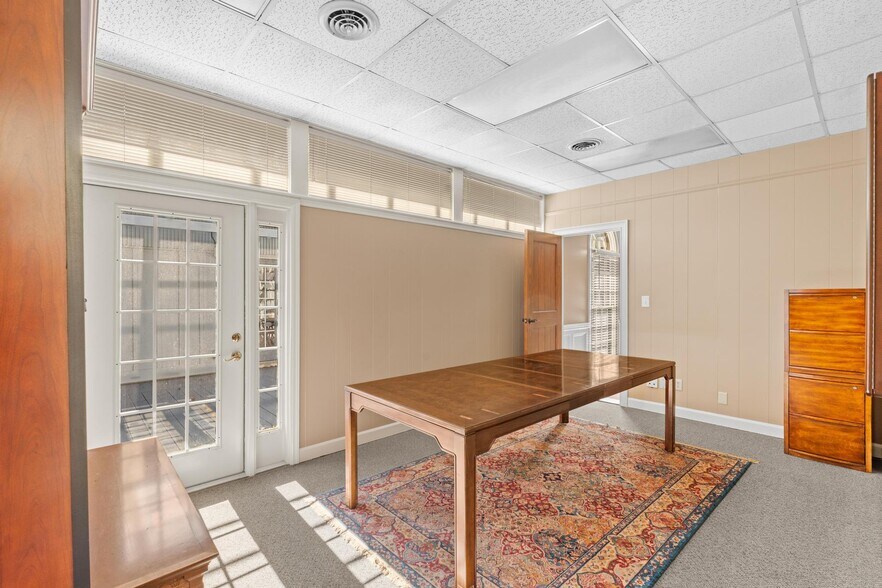 More Photos Of 1016 Everee Inn Rd, Griffin Business Park For Sale