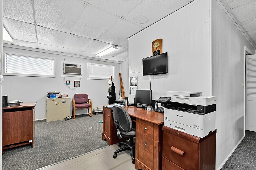 More Photos Of 7102 E Pendleton Pike, Indianapolis Office For Sale