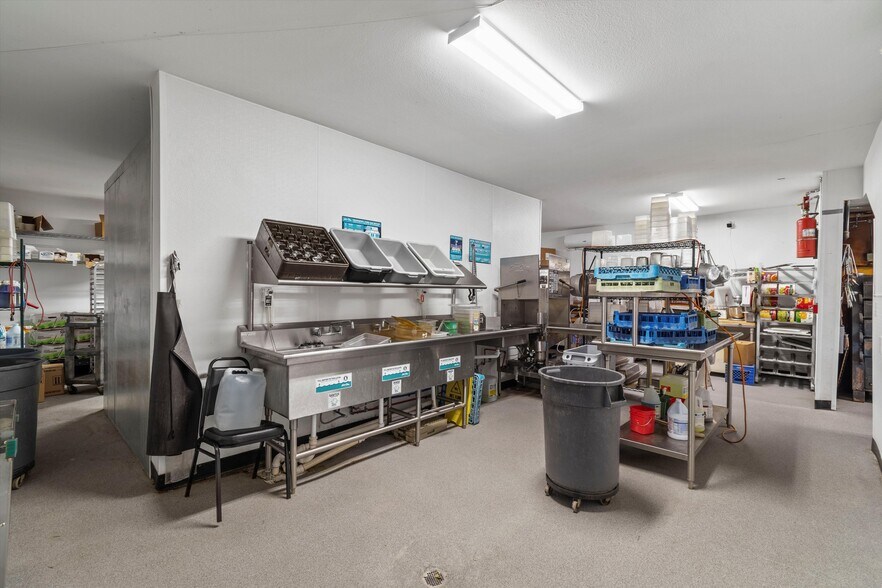 More Photos Of 110 W Bailey St, Ponder Restaurant For Sale