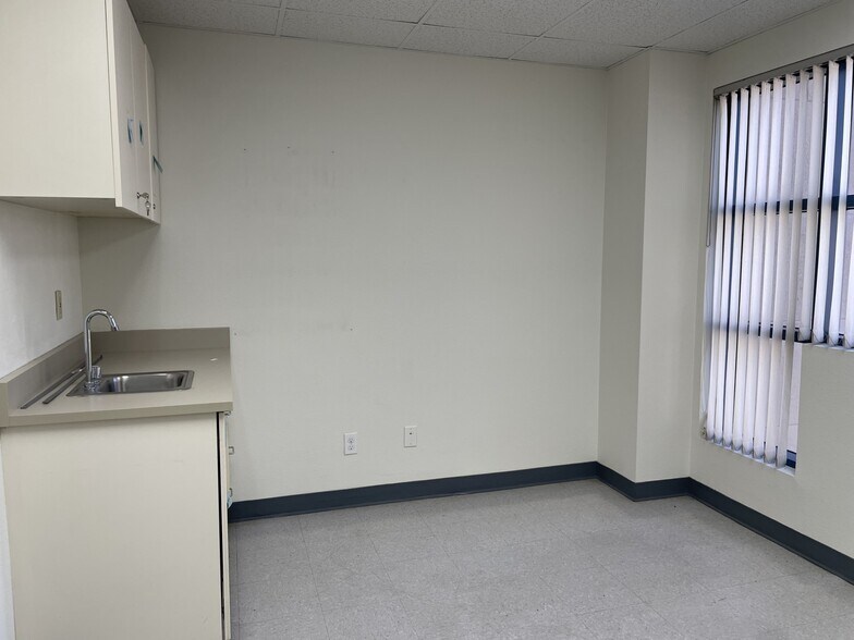 More Photos Of 44215 15th St W, Lancaster Medical For Sale