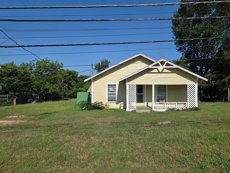 More Photos Of 531 N Main St, Joshua Office Residential For Sale