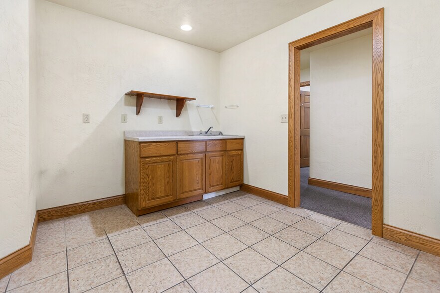 More Photos Of 111 W North Water St, New London Office For Lease