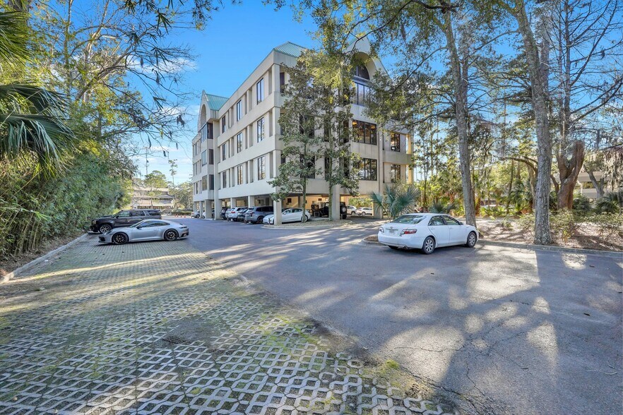 More Photos Of 52 New Orleans Rd, Hilton Head Island Office For Sale