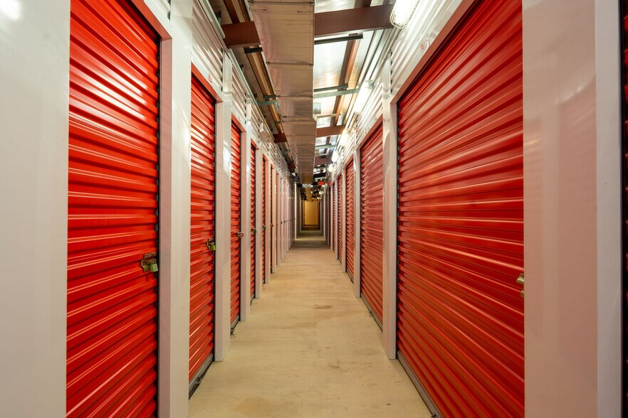More Photos Of 6045 Fairmont Pky, Pasadena Self Storage For Sale