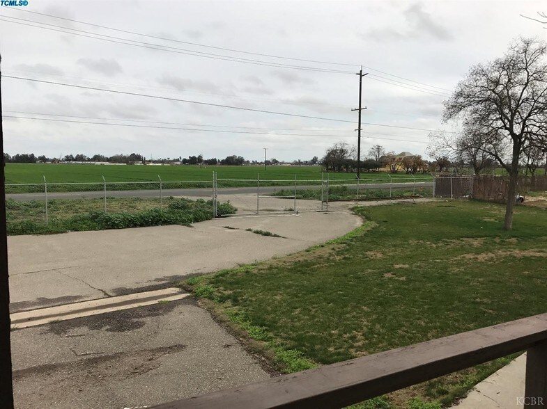 More Photos Of 11280 10 1/2 Ave, Hanford Service For Sale