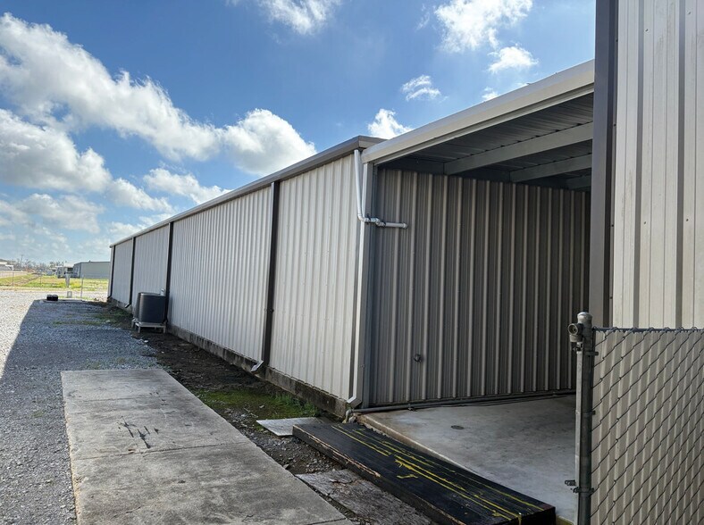 More Photos Of 3655 W Park Ave, Gray Warehouse For Sale