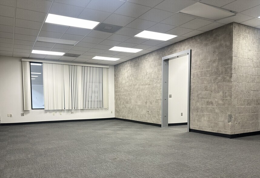 More Photos Of 120 N Maclay Ave, San Fernando Storefront For Lease