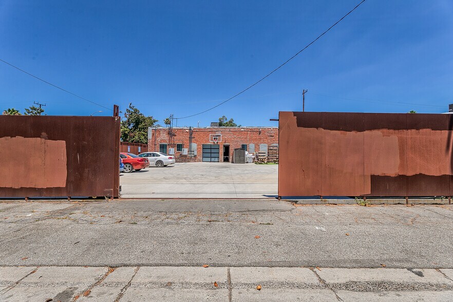 More Photos Of 4126 W Jefferson Blvd, Los Angeles Flex For Lease