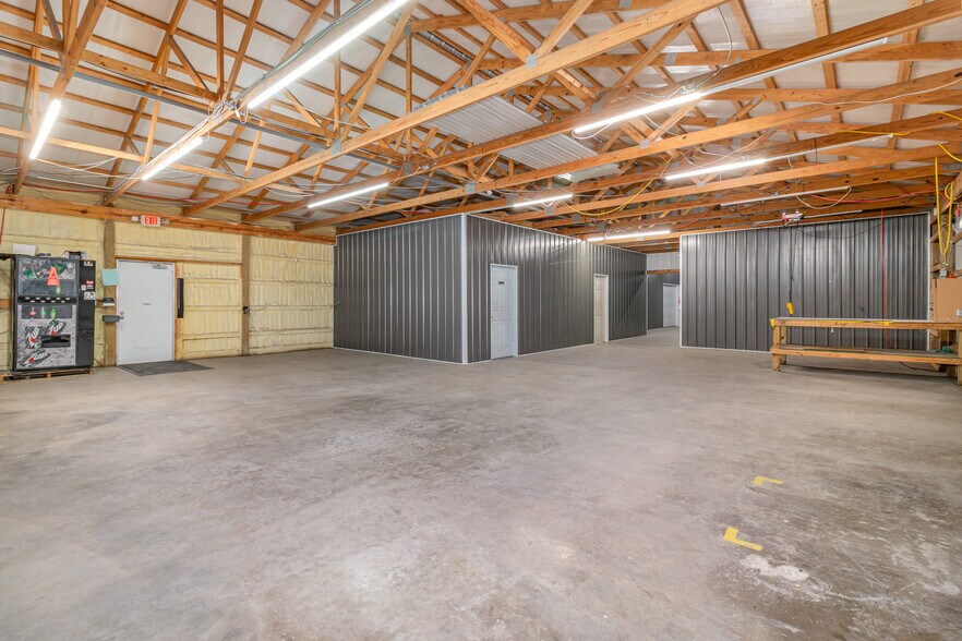 More Photos Of 8285 Tri County Hwy, Sardinia Flex For Sale