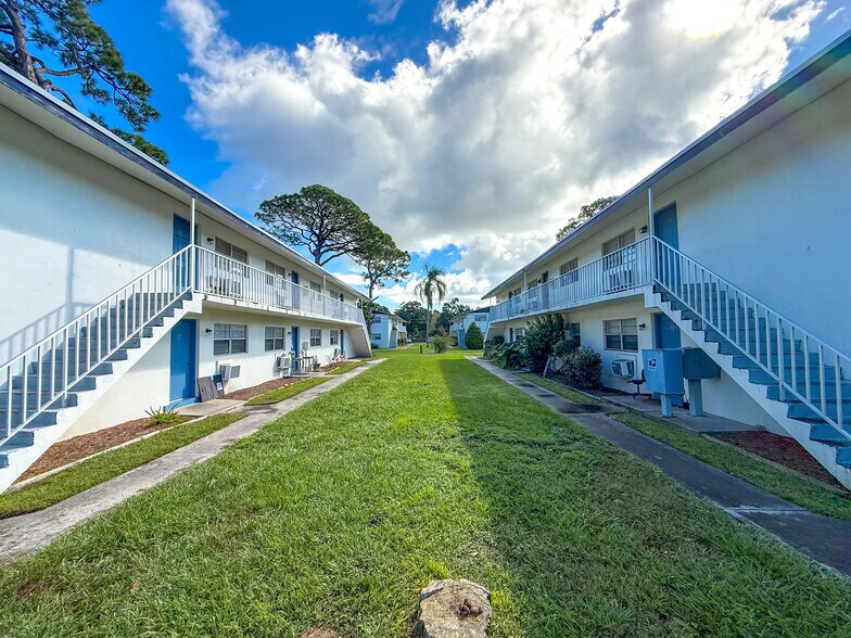 More Photos Of 1825 40th Ave, Vero Beach Apartments For Sale
