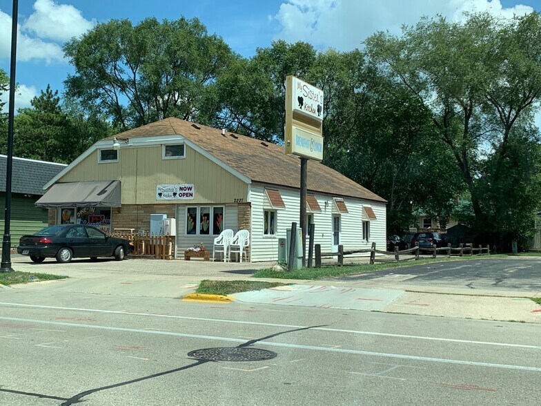 More Photos Of 2227 Parmenter St, Middleton Restaurant For Sale