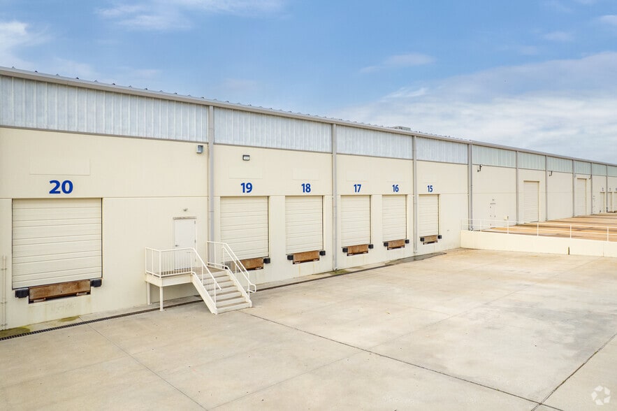 More Photos Of 7390 Northcourt Rd, Houston Warehouse For Lease