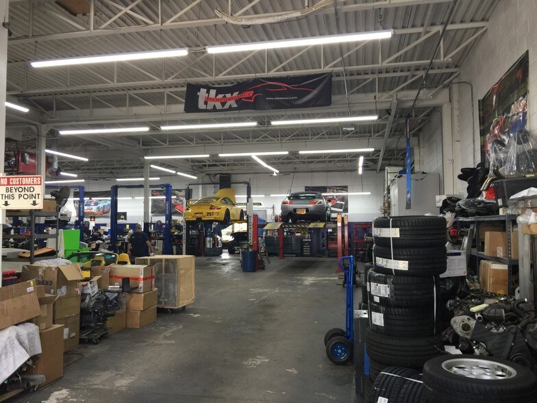 More Photos Of 130-138 Railroad St, Huntington Station Warehouse For Lease