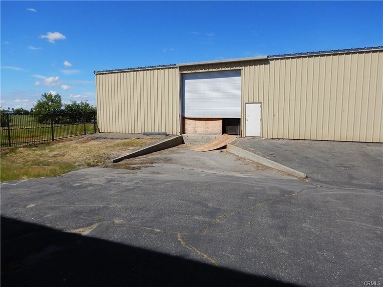 More Photos Of 6109-6165 N Winton Way, Winton Warehouse For Lease
