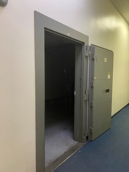 More Photos Of 9029 Airport Blvd, Los Angeles Post Office For Lease