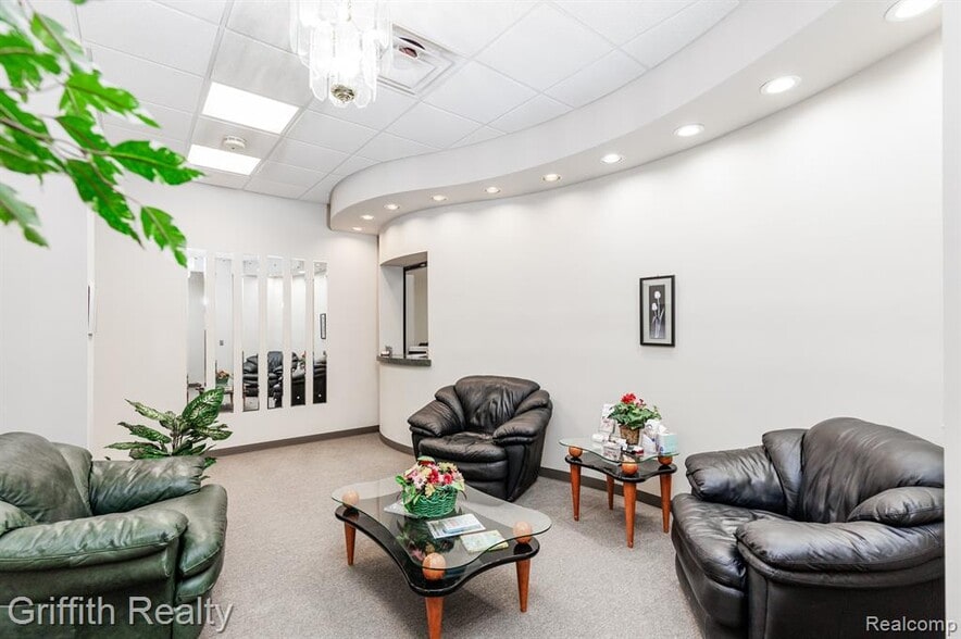 More Photos Of 5840-5936 Sterling Dr, Howell Flex For Lease