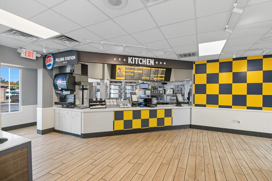 More Photos Of 31 S Wisconsin Dells Pky, Lake Delton Freestanding For Sale