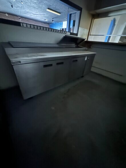 More Photos Of 230 Fox St, Lemoore Restaurant For Sale