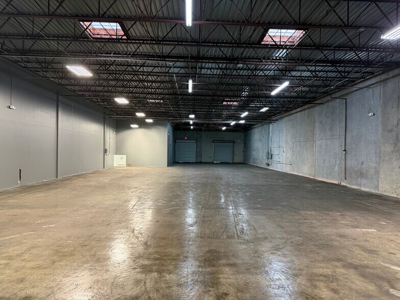 More Photos Of 1700 Wirt Rd, Houston Warehouse For Lease