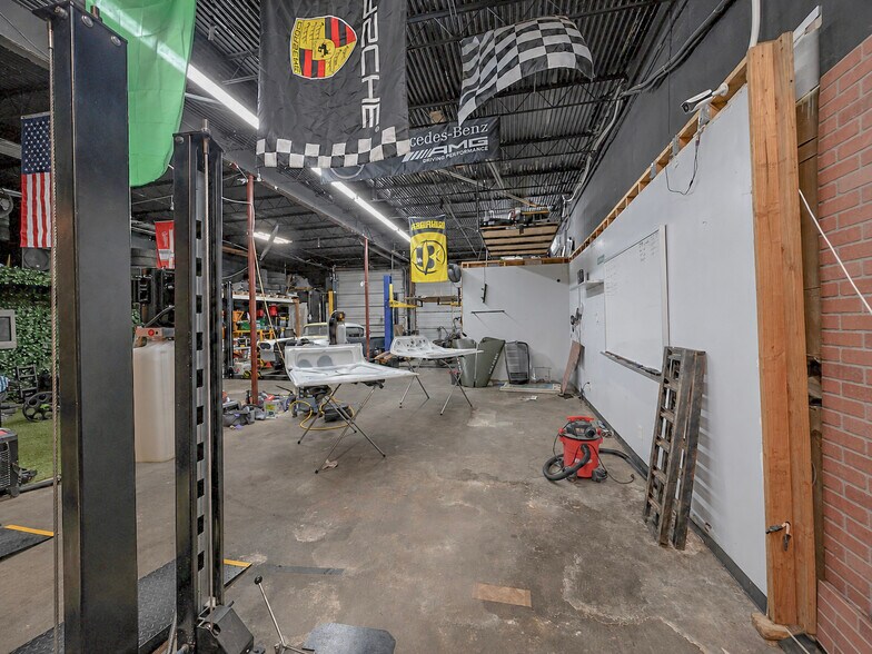 More Photos Of 2360-2370 NW 30 Ct, Fort Lauderdale Warehouse For Lease