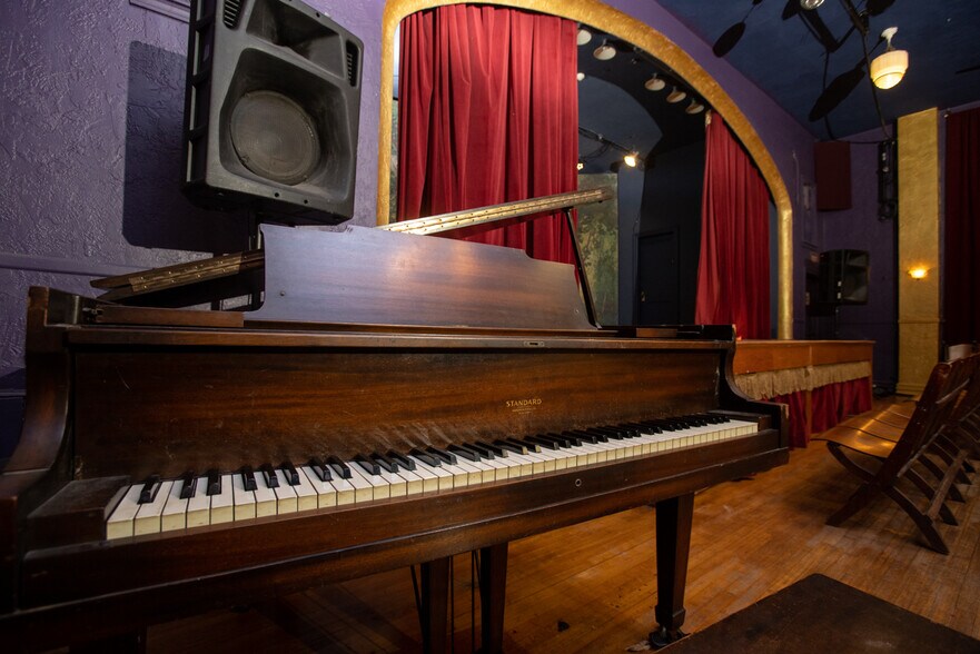 More Photos Of 414-416 Green St, Philadelphia General Retail For Sale