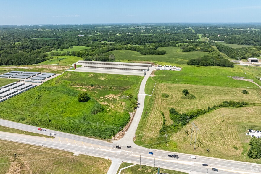 More Photos Of 14600 N US Highway 169, Smithville Self Storage For Lease