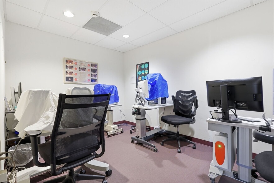 More Photos Of 1568 Woodbourne Rd, Levittown Office For Sale