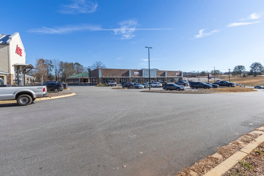 More Photos Of 6516 State Park Rd, Travelers Rest Storefront For Lease