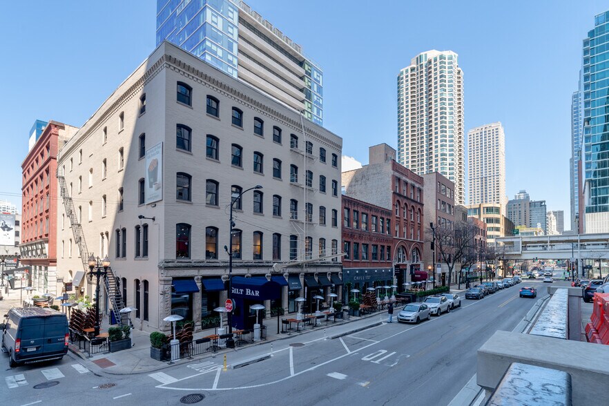 More Photos Of 220-230 W Kinzie St, Chicago Loft Creative Space For Lease