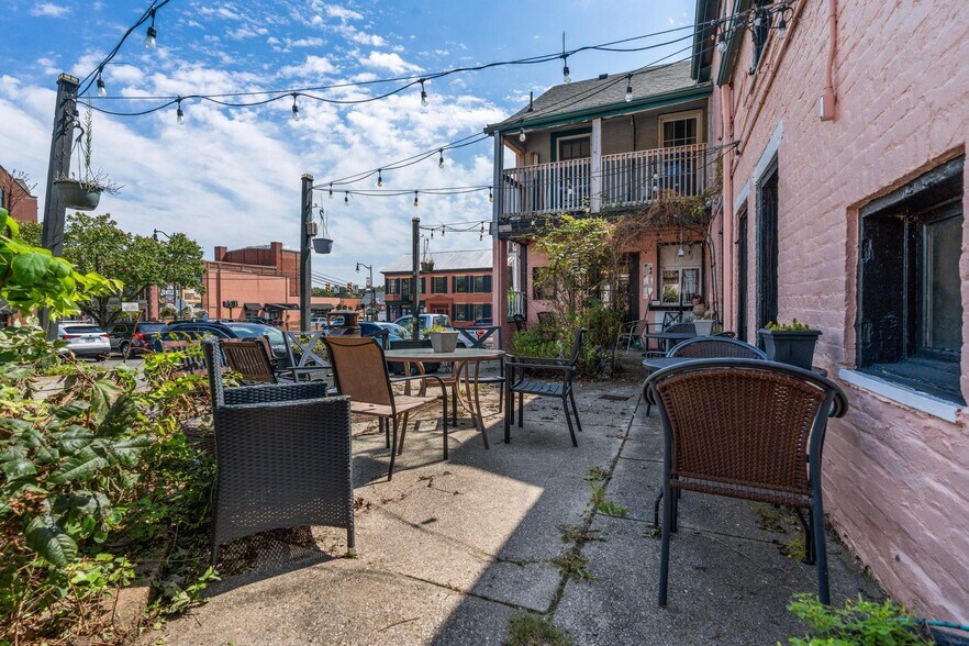 More Photos Of 115 W Main St, Wilmington Office For Sale