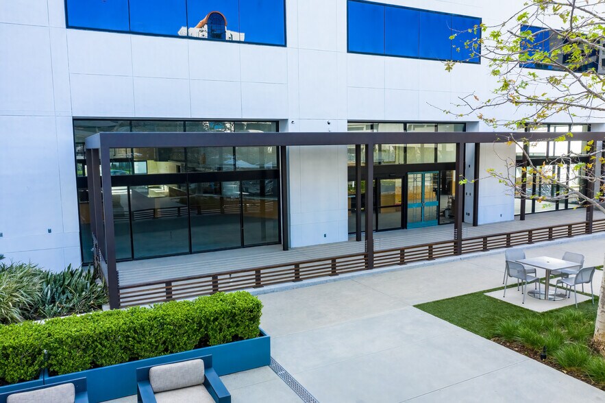 More Photos Of 6300 Canoga Ave, Woodland Hills Unknown For Lease