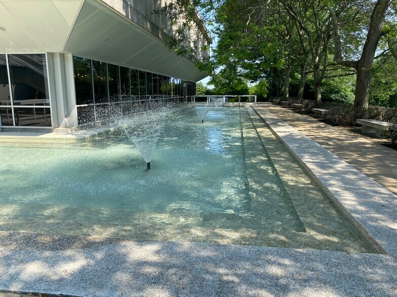 More Photos Of 700 Quaker Ln, Warwick Office For Lease